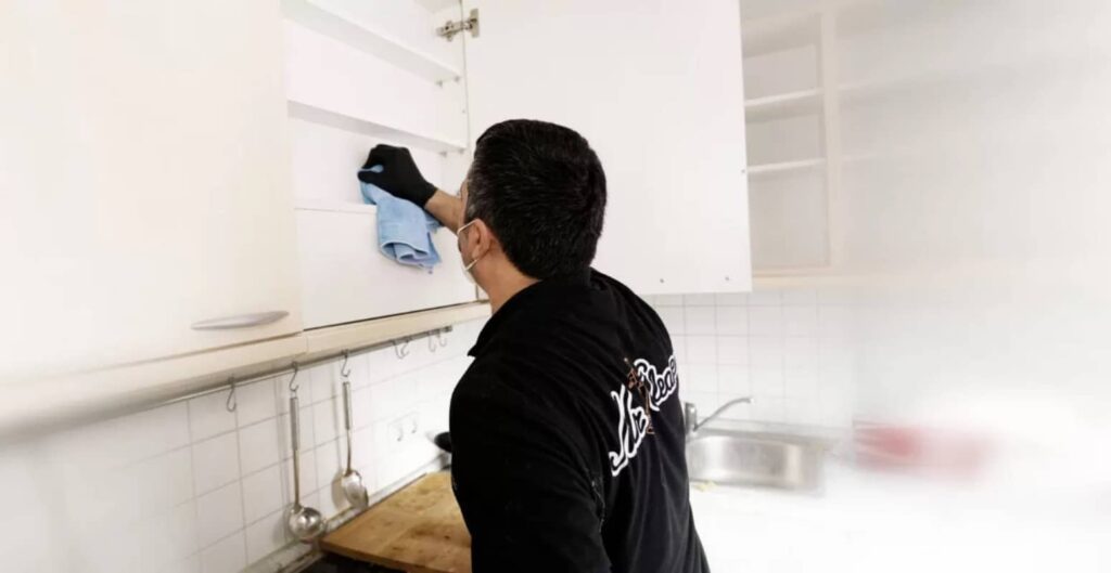 Beitragsbild: Messie Wohnung - Wie reinigt man eine Messi Wohnung richtig